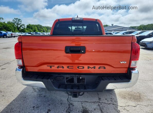 5TFCZ5AN5HX094048 2017 TOYOTA TACOMA Orange უკანა ხედი