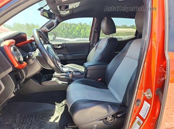 5TFCZ5AN7GX010973 2016 TOYOTA TACOMA Orange წინა სალონის ხედი