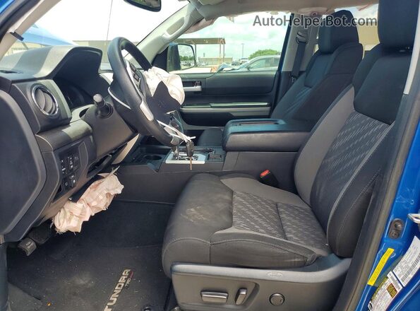 5TFDW5F10JX708013 2018 TOYOTA TUNDRA Blue წინა სალონის ხედი