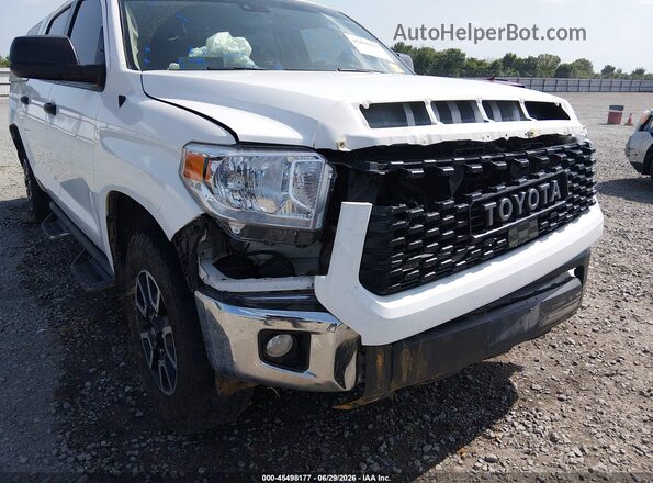 5TFDW5F15JX740682 2018 TOYOTA TUNDRA White Widok z przodu