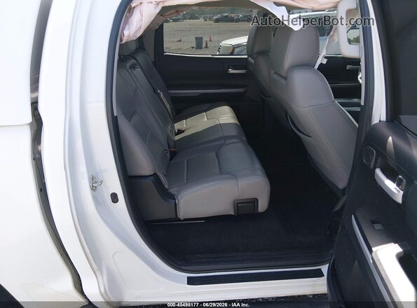 5TFDW5F15JX740682 2018 TOYOTA TUNDRA White Widok naklejki z numerem VIN