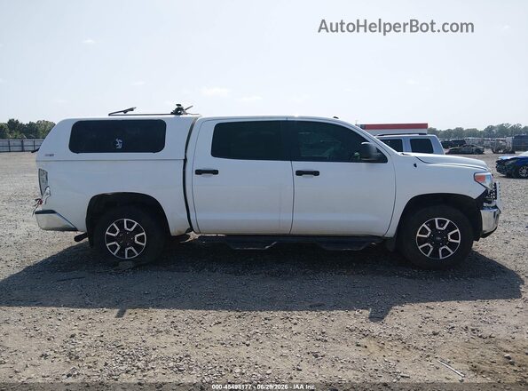 5TFDW5F15JX740682 2018 TOYOTA TUNDRA White Widok wnętrza z tyłu