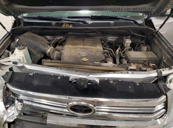 5TFDW5F17HX647429 2017 TOYOTA TUNDRA Silver Rear interior view