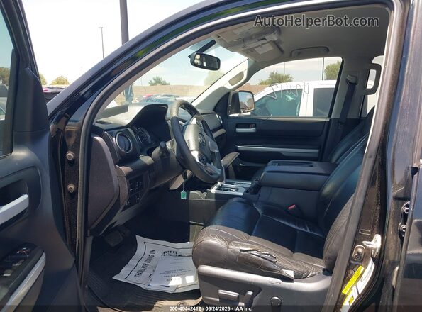 5TFDW5F18GX508747 2016 TOYOTA TUNDRA Черный Вид салона спереди