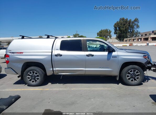 5TFDY5F10LX893984 2020 TOYOTA TUNDRA Silver Widok wnętrza z tyłu