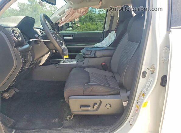 5TFDY5F11LX879642 2020 TOYOTA TUNDRA Белый Вид салона спереди