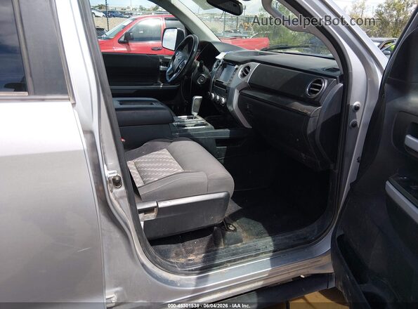 5TFDY5F11MX041838 2021 TOYOTA TUNDRA Silver Widok wnętrza z przodu
