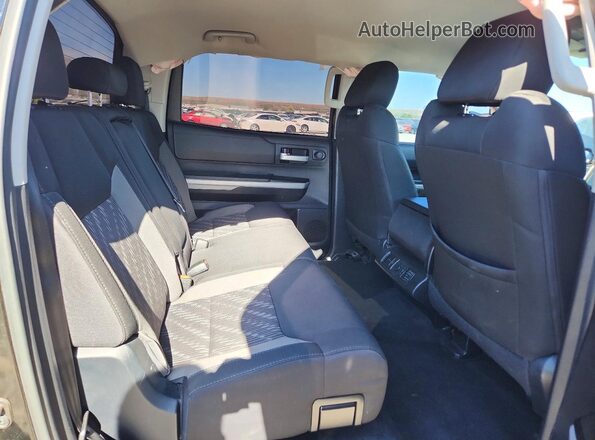 5TFDY5F15JX694586 2018 TOYOTA TUNDRA Black Widok tylnych siedzeń
