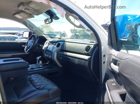 5TFDY5F18JX704074 2018 TOYOTA TUNDRA White წინა სალონის ხედი