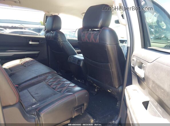 5TFDY5F18JX704074 2018 TOYOTA TUNDRA White VIN კოდის სტიკერის ხედი