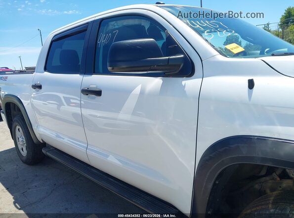 5TFDY5F18JX704074 2018 TOYOTA TUNDRA White უკანა სალონის ხედი