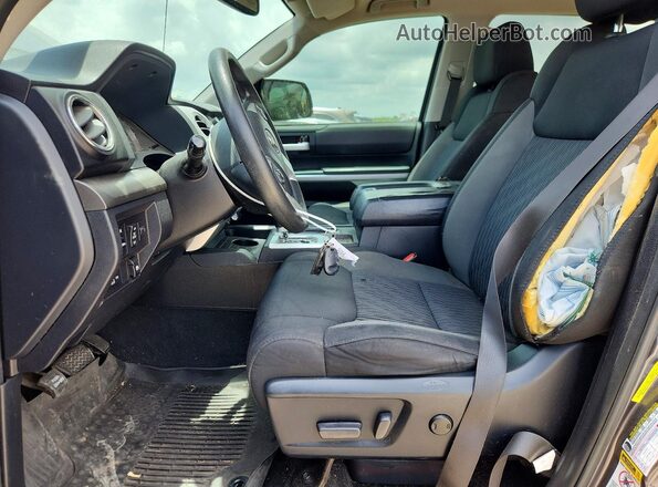 5TFEW5F15HX224840 2017 TOYOTA TUNDRA Gray Front interior view