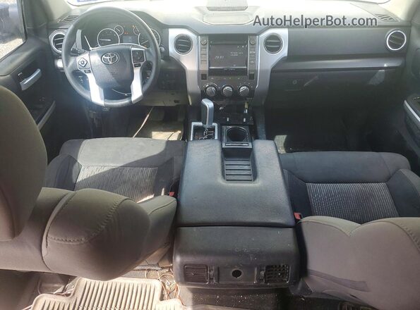 5TFEW5F19HX215493 2017 TOYOTA TUNDRA Белый Вид панели приборов