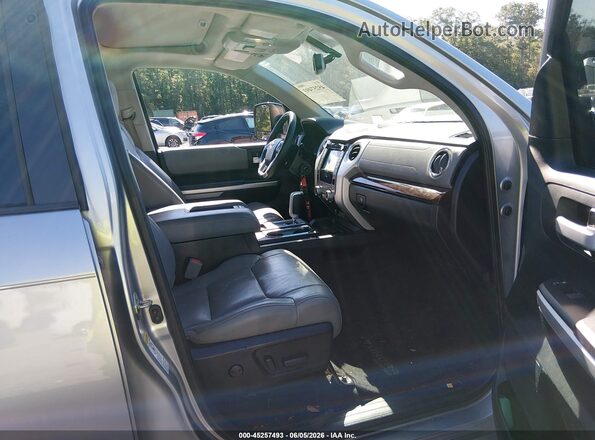 5TFFW5F11HX213919 2017 TOYOTA TUNDRA Silver Սալոնի դիմացի տեսք