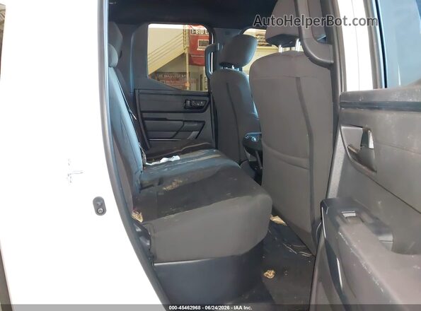 5TFKB5AA0TX054370 2026 TOYOTA TUNDRA White Widok naklejki z numerem VIN