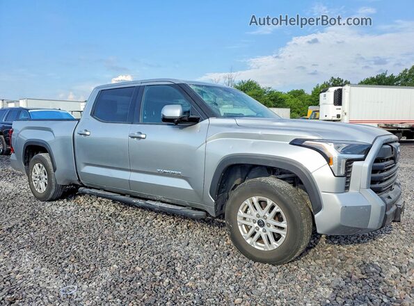 5TFLA5EC6NX001064 2022 TOYOTA TUNDRA Серебряный Передняя правая четверть