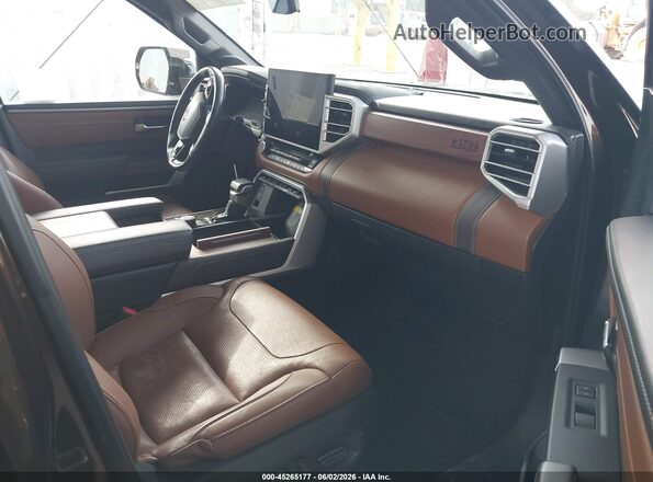 5TFMA5AB9NX011105 2022 TOYOTA TUNDRA Коричневый Вид салона спереди