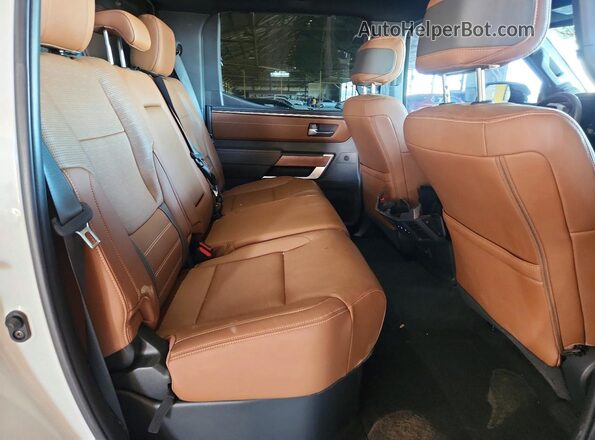 5TFMA5DB1RX215432 2024 TOYOTA TUNDRA White Vista de los asientos traseros