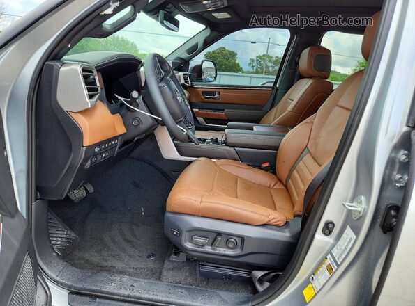5TFMC5DBXTX131241 2026 TOYOTA TUNDRA Silver 