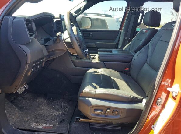 5TFPC5DB1RX057357 2024 TOYOTA TUNDRA Оранжевый Вид салона спереди