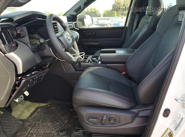 5TFPC5DBXTX127736 2026 TOYOTA TUNDRA White Front interior view