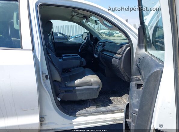 5TFRM5F12GX098104 2016 TOYOTA TUNDRA Белый Вид салона спереди