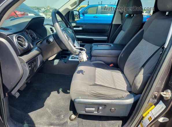5TFRM5F13HX115901 2017 TOYOTA TUNDRA Серый Вид салона спереди