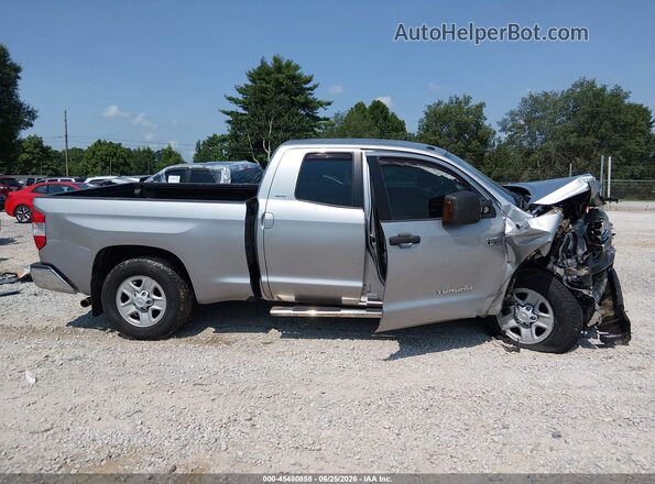 5TFRW5F13GX208393 2016 TOYOTA TUNDRA Silver Սալոնի հետևի տեսք