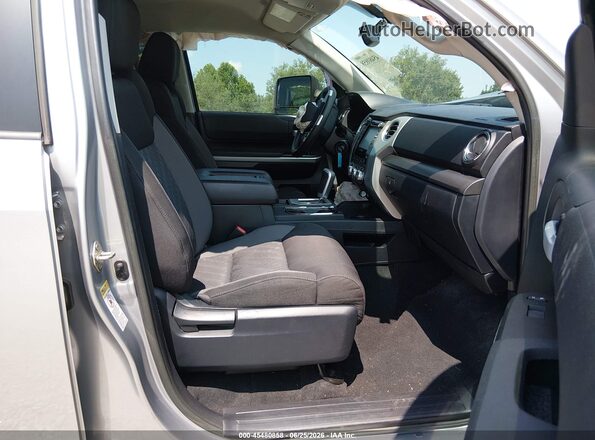 5TFRW5F13GX208393 2016 TOYOTA TUNDRA Silver Սալոնի դիմացի տեսք