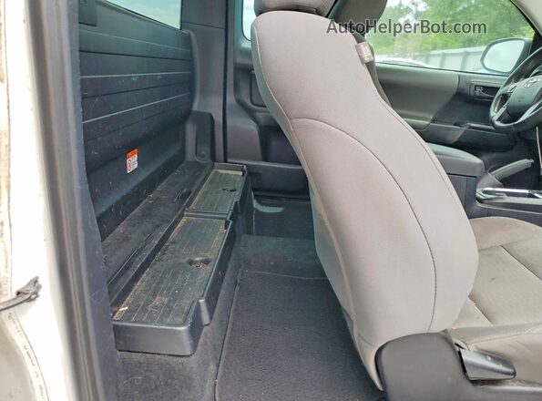 5TFRX5GN1HX090845 2017 TOYOTA TACOMA White Rear seats view