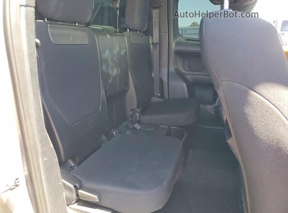 5TFRX5GN6HX091702 2017 TOYOTA TACOMA Silver Rear seats view