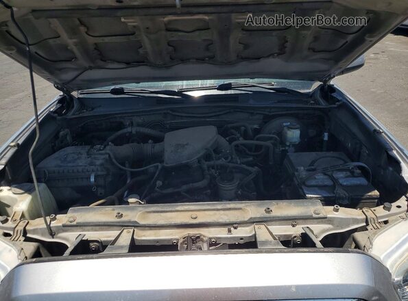 5TFRX5GN6HX091702 2017 TOYOTA TACOMA Silver Rear interior view