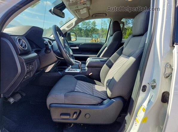 5TFRY5F19JX230335 2018 TOYOTA TUNDRA Белый Вид салона спереди