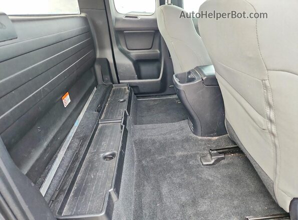 5TFSX5EN3LX071775 2020 TOYOTA TACOMA Silver Հետևի նստատեղերի տեսք