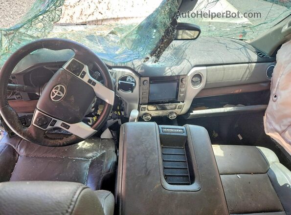 5TFSY5F16JX231380 2018 TOYOTA TUNDRA Белый Вид панели приборов