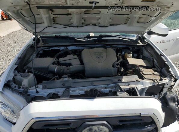 5TFSZ5AN0KX178832 2019 TOYOTA TACOMA White Вид задньої частини салону