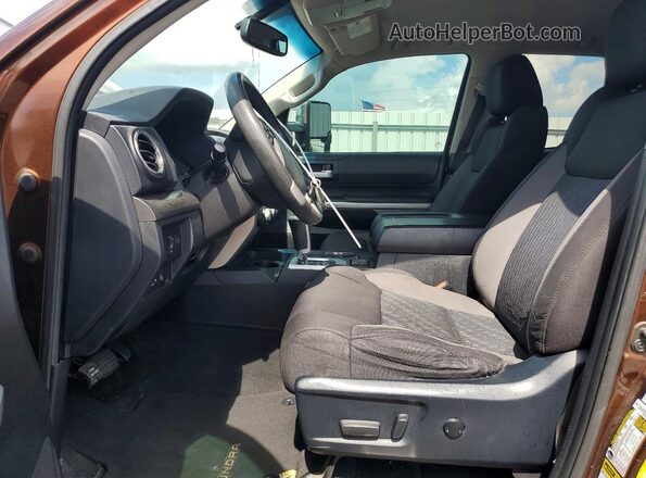 5TFUW5F11GX553254 2016 TOYOTA TUNDRA Brown Widok wnętrza z przodu