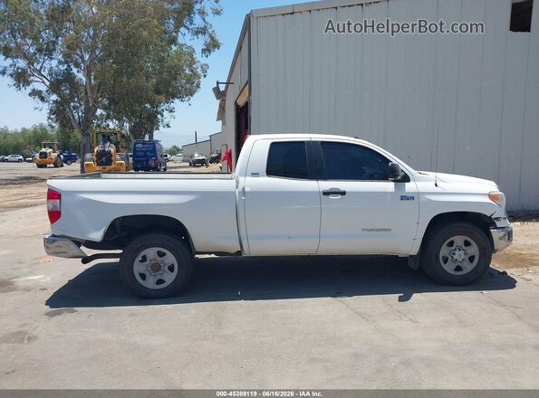 5TFUW5F16HX595145 2017 TOYOTA TUNDRA White Vista interior trasera