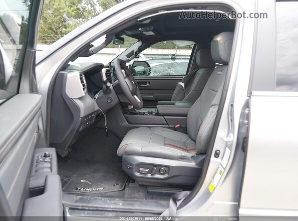 5TFVC5DBXTX137027 2026 TOYOTA TUNDRA HYBRID Silver Widok wnętrza z przodu
