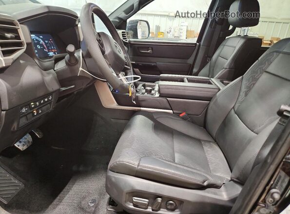 5TFWA5DB0SX323815 2025 TOYOTA TUNDRA Black Widok wnętrza z przodu
