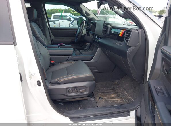 5TFWA5DB6SX281425 2025 TOYOTA TUNDRA Белый Вид салона спереди