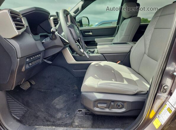 5TFWA5DB8SX320113 2025 TOYOTA TUNDRA Серый Вид салона спереди