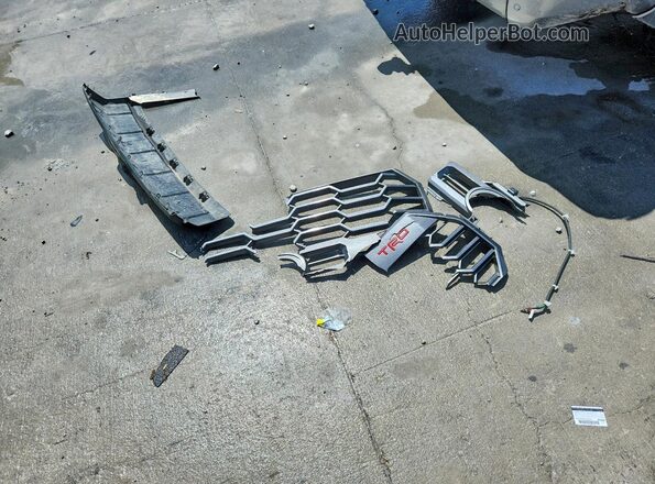 5TFWC5DB3RX074558 2024 TOYOTA TUNDRA Silver ძრავის განყოფილების ხედი