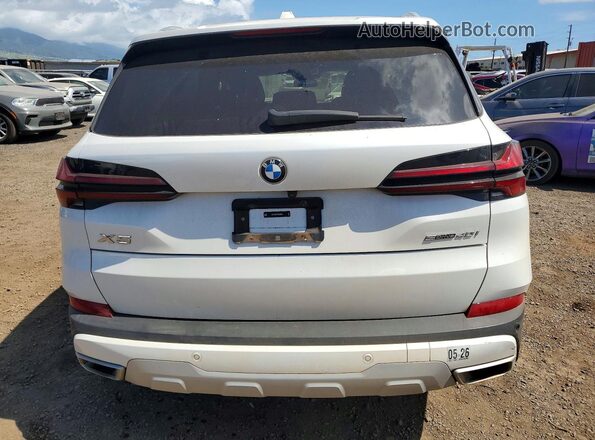 5UX13EU02R9U22622 2024 BMW X5 White უკანა ხედი