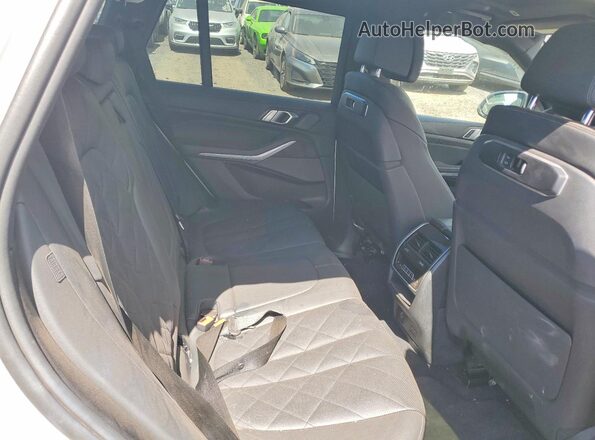 5UX13EU02R9U22622 2024 BMW X5 White უკანა სალონის ხედი