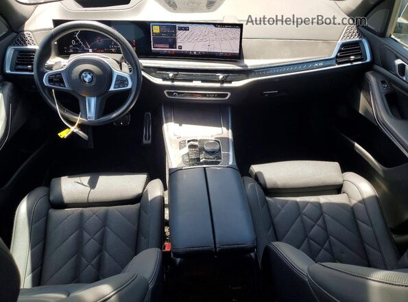 5UX13EU02S9Z46035 2025 BMW X5 Black Dashboard view