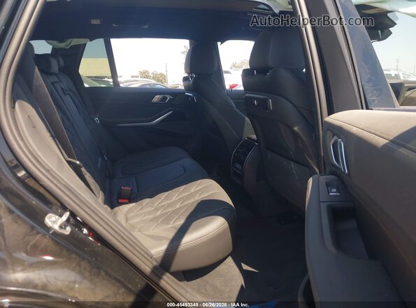 5UX13EU02T9364390 2026 BMW X5 Black Вид наклейки з VIN-кодом