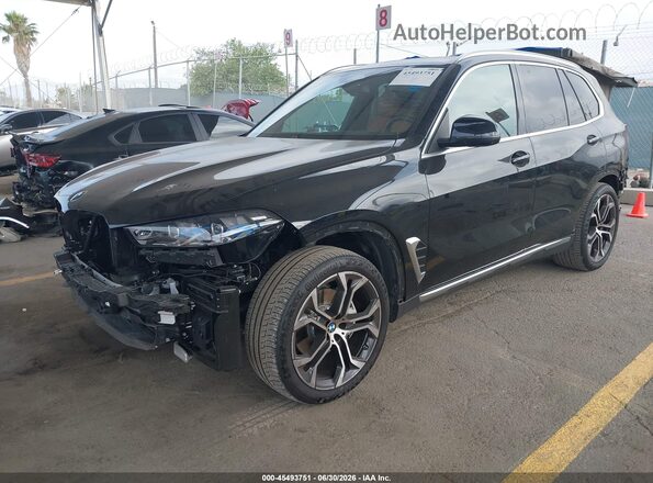 5UX13EU06S9X95572 2025 BMW X5 Black Przód lewy