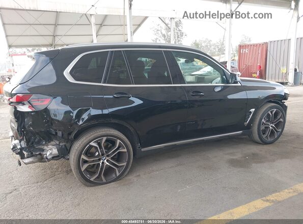 5UX13EU06S9X95572 2025 BMW X5 Black Widok wnętrza 360 stopni