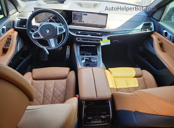 5UX13EU06S9Y36296 2025 BMW X5 Black Dashboard view